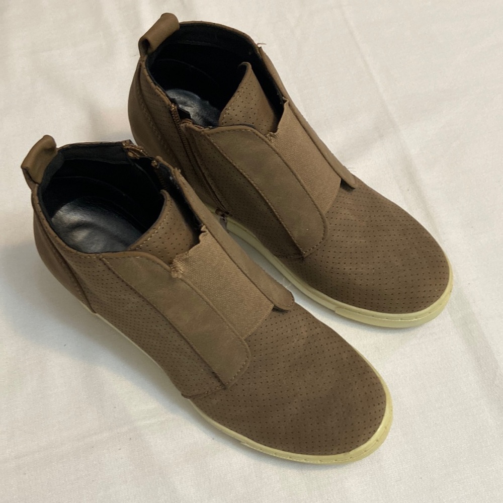 Wedge Taupe Colored Womens Wedge Size 6.5